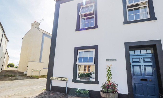 Allonby Cabaña | 3 CLARKS TERRACE, pet friendly, country holiday cottage in Allonby