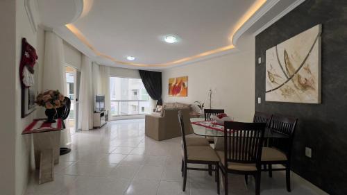 Andorinha Apartamento | 3 dorms com vista a 250 mts do mar no centro da Meia Praia Itapema