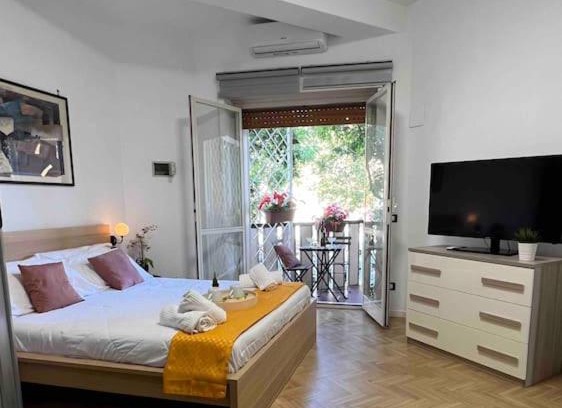Garbatella Casa | 3 FERMATE DAL COLOSSEO - Casa Vacanze Elena - 50 m da METRO GARBATELLA