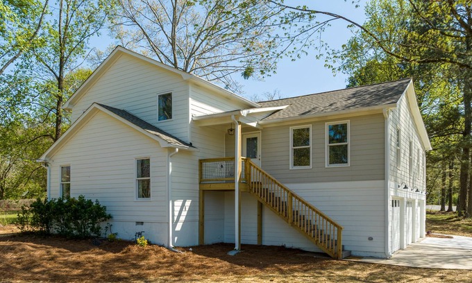 Acworth Casa | 3 FULL BATHS and newly renovated! Conviently located!