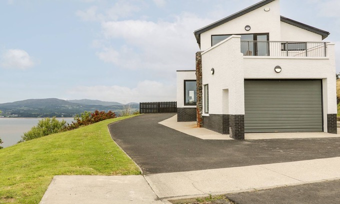 Fahan Cabaña | 3 HARBOUR VIEW, family friendly in Buncrana, County Donegal