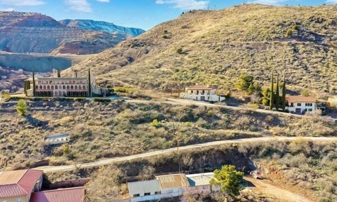 Jerome Casa | 3 Historic Houses | Sleeps 33 | Close to Sedona