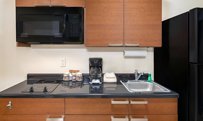 Wixom Hotel | 3 Home-Like Rooms w/ Full Kitchen Perfect Owners - Enjoy Paradise Park!