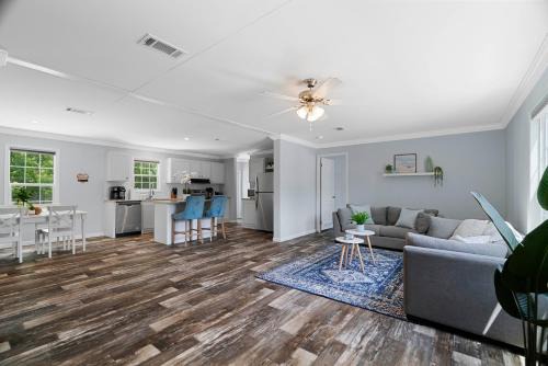 Moon Lake Estates Casa | 3 King Bedrooms - Beautiful New Port Richey