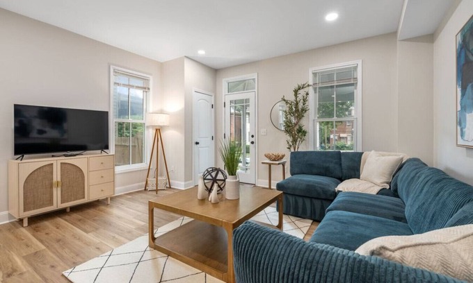 Victorian Village Apartamento | 3 King Beds | Free Parking | Fenced Yard | OSU