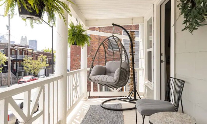 Columbus Park Casa | 3 KING Beds+ Walk the Street Car + Balcony