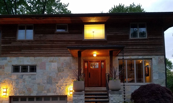 Justice Casa | Oasis Suburbano: Hogar personalizado inspirado en la pradera