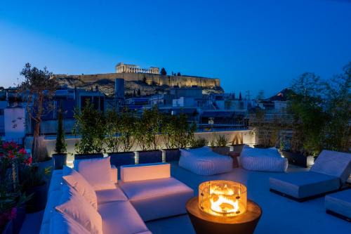 Anafiotika Apartamento | 3 Level Acropolis Penthouse with Roof Garden Oasis