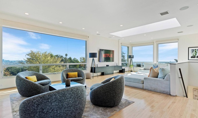 Hollywoodland Casa | 3-Level Luxury Getaway with 360 City Views