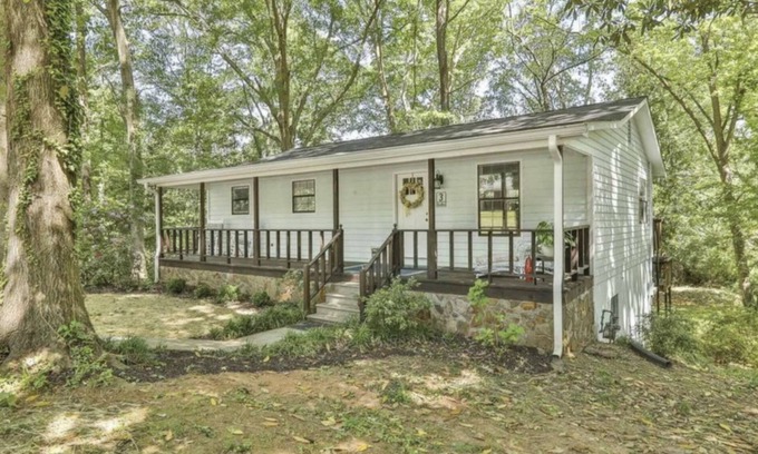Newnan Casa | 3 Linden Drive