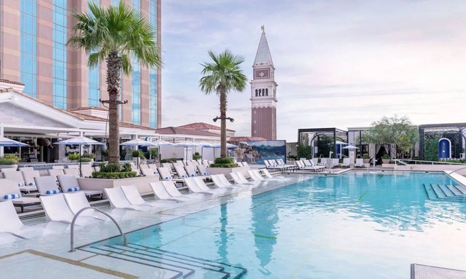 Las Vegas Hotel | 3 Luxury King Suite City View at Palazzo