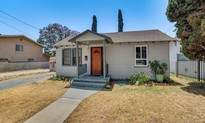 Ontario Casa | 3 Mi to Airport: Pet-Friendly Home in Ontario Home