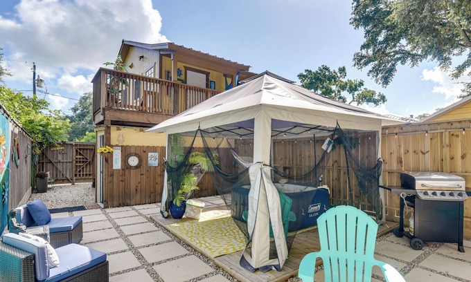 Bacliff Apartamento | 3 Mi to Boardwalk: Bacliff Apartment w/ Hot Tub