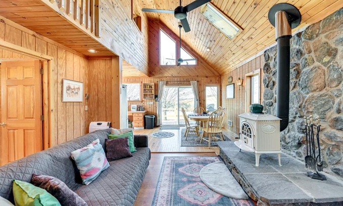 Hobart Casa | 3 Mi to Catskill Trail Stamford Cottage with Views