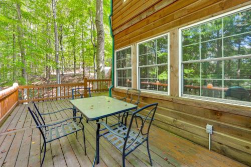 Byrdstown Casa | 3 Mi to Dale Hollow Lake Wooded Retreat with Decks!