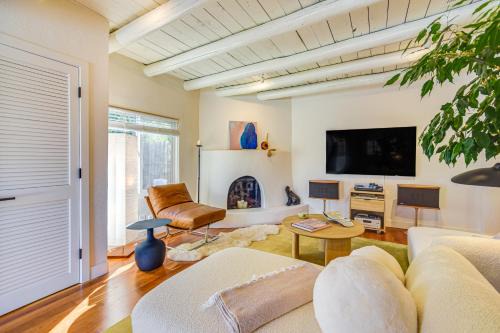 Southside Apartamento | 3 Mi to Downtown - Condo with Hot Tub in Santa Fe!