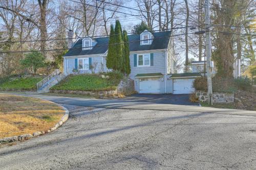 White Plains Casa | 3 Mi to Downtown Spacious White Plains Home