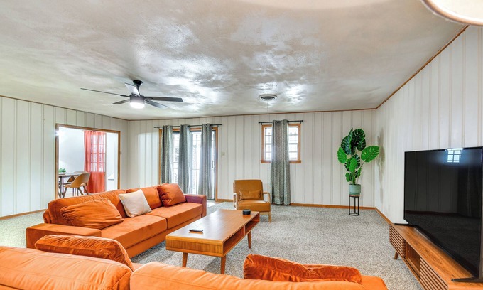Amarillo Cabaña | 3 Mi to Dtwn: Amarillo Family Home