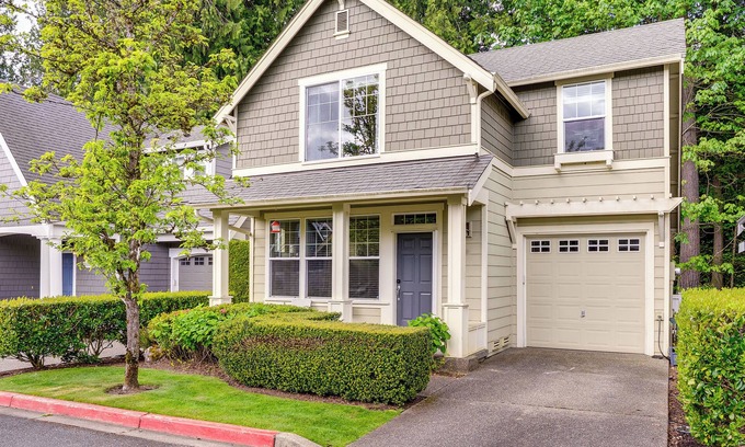 Bothell Casa | 3 Mi to Dtwn Bothell: Quaint Family Home w/ Patio