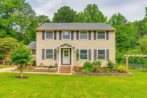 Cary Casa | 3 Mi to Dtwn Cary Family Home with Deck!