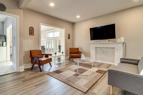 Detroit Casa | 3 Mi to Dtwn Detroit Spacious Home with Yard!