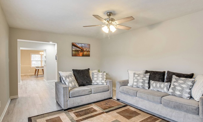 Terry Sanford Casa | 3 Mi to Dtwn Fayetteville: Home w/ Pool Table