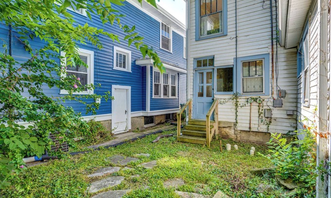 Windsor Park Apartamento | 3 Mi to Dtwn Indy: 20th-century Apt w/Fenced Yard