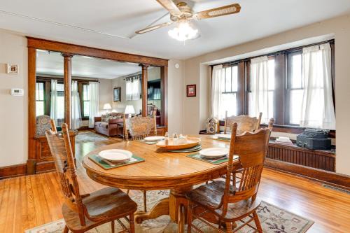 Near Eastside Apartamento | 3 Mi to Dtwn Indy 20th-Century Apt with Fenced Yard