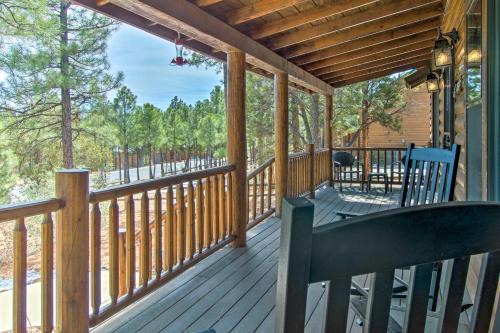 Show Low Casa | 3 Mi to Dtwn Show Low Retreat with 2 Decks