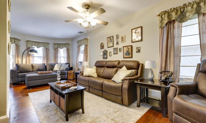 Springfield Casa | 3 Mi to Dtwn Springfield Home with Deck!