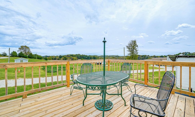Cane Valley Casa | 3 Mi to Green River Lake: Quiet Farmhouse w/ Yard