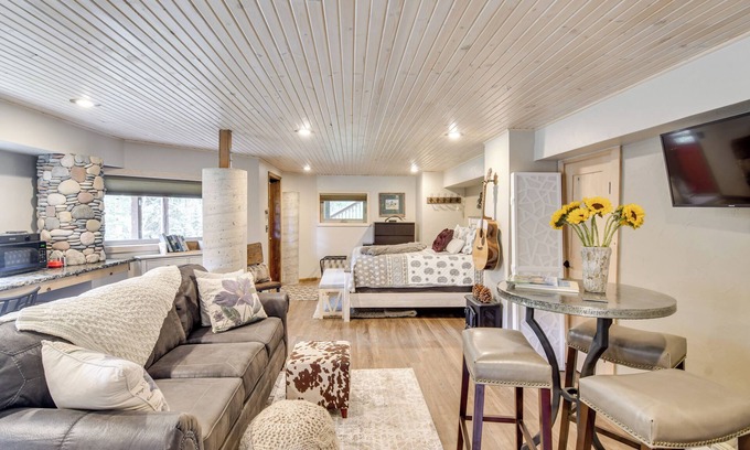 Evergreen Meadows Apartamento | 3 Mi to Lake: Evergreen Studio w/ Trail Access
