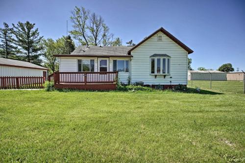 Shorewood-Tower Hills-Harbert Casa | 3 Mi to Lake Michigan Access Sawyer Home with Patio