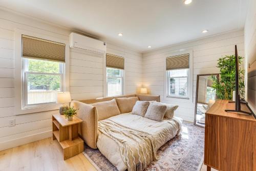 Lansing Apartamento | 3 Mi to Michigan State! Studio with Furnished Deck