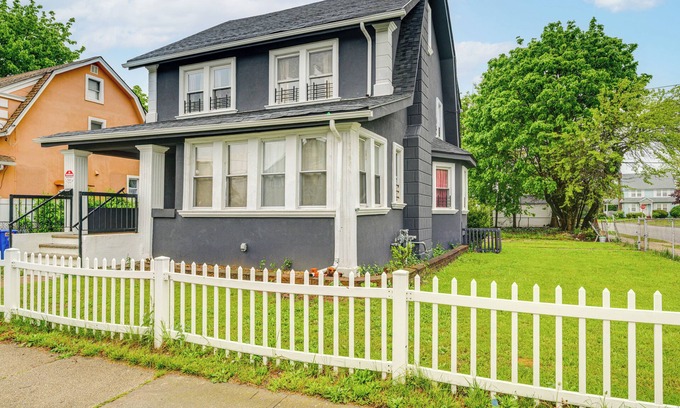 Hempstead Casa | 3 Mi to Nassau Coliseum: Spacious Hempstead Home!