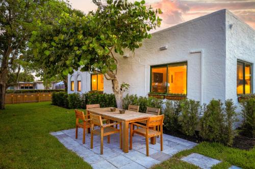 Parker Ridge Casa | 3 Mi to Norton Museum of Art Spanish Revival Gem