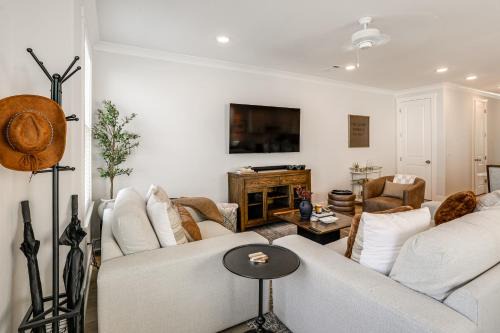Oxford Casa | 3 Mi to Ole Miss, New Build Inviting Townhome!