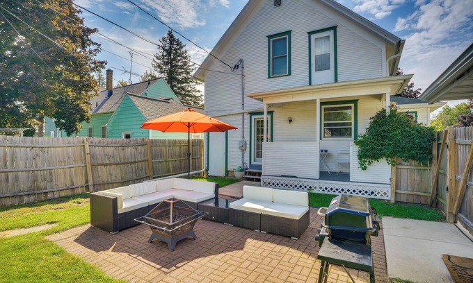 Elkhart Lake Casa | 3 Mi to Road America: Spacious Elkhart Lake Home!