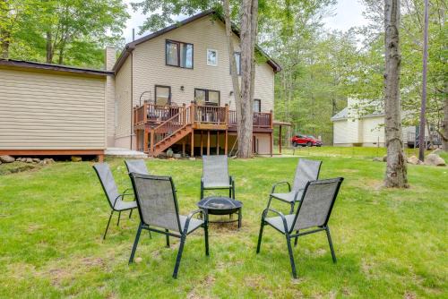 Tobyhanna Casa | 3 Mi to Tobyhanna State Park Hot Tub Haven!