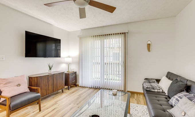 Morgantown Condominio | 3 Mi to WVU: Condo w/ Deck in Morgantown