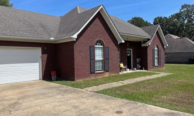 Oxford Casa | 3 miles from Vaught-Hemingway Stadium!