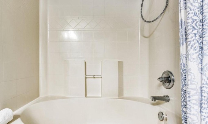 Navarre Casa | 3 Min to Beach Spacious&Stylish Fully Stocked Home