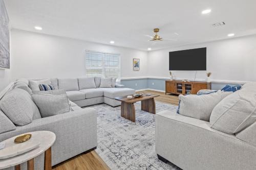 Prien Casa | 3 Min to Casino with Pool and Hot Tub