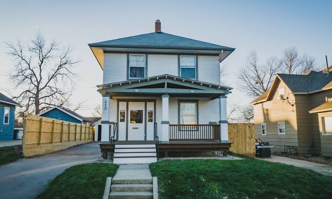 Sioux Falls Casa | 3 Min to downtown & Falls Park, 10 min to Airport - Clean King Bed Home