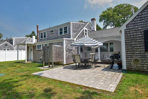 West Yarmouth Casa | 3 Min Walk to Beach Large Fenced Yard
