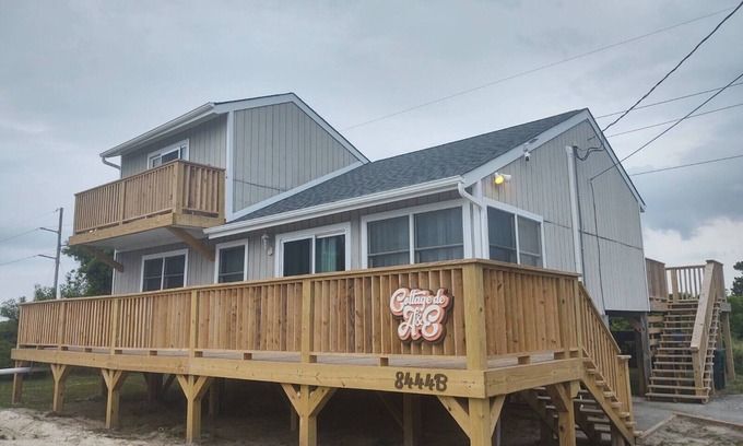South Nags Head Casa | 3 MIN. WALK TO THE BEACH! South Nags Head