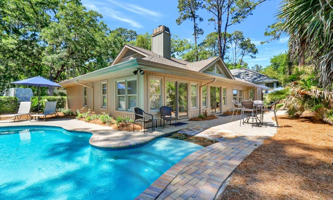 Sea Pines Casa | 12 Wren Drive / South Beach: BESTNEST by Beverly Serral * EZ Walk to Beach *