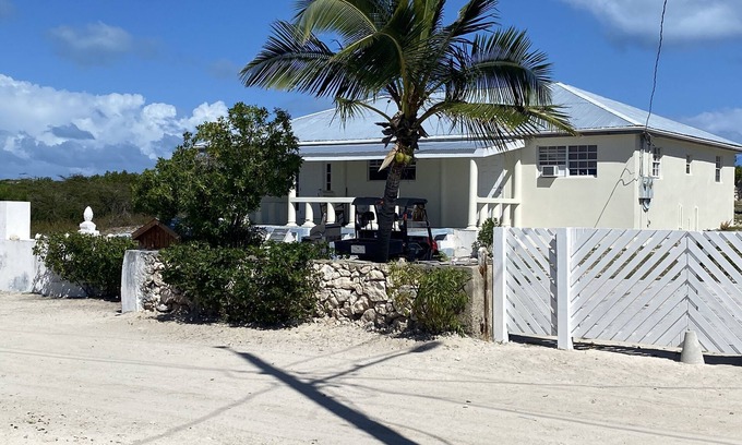 North District Cabaña | 3 minute walk from Salt Cay Divers//Dock - 1 Bedroom - Full Kitchen