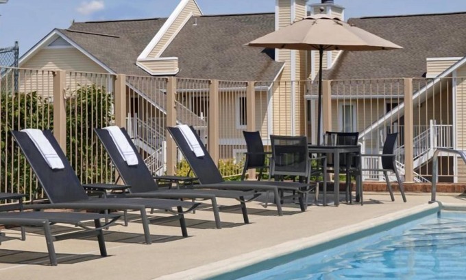 Crestline Heights Casa | 3 Modern Units Near Birmingham Zoo! Seasonal Pool, FREE Parking, Pets Allowed!