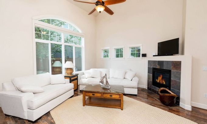 Mountain View District Casa | 3+ MONTH RENTAL-1.5 Bedroom+ an OFFICE with Wall Bed-minutes to downtown